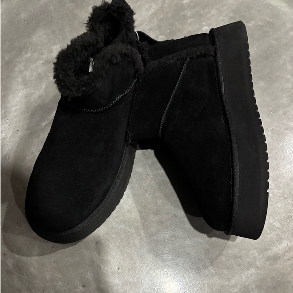 Koolaburra by Ugg Black Women's Mini Wedge Boots - Picture 5 of 7